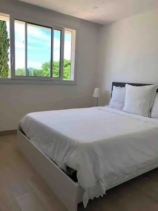 Studio In Saint Tropez, Swimming Pool And Parking Apartment